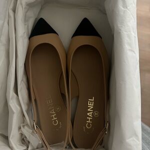CHANEL Two-Tone Tan and Black Heels